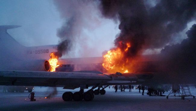 Пожар на борту самолета Ту-154 в аэропорту Сургута Пожар на борту самолета Ту-154 в аэропорту Сургута