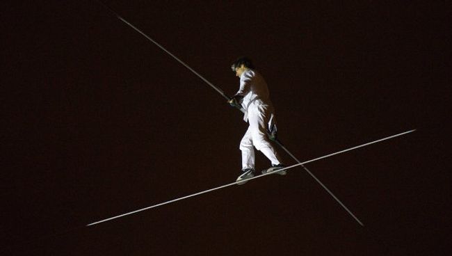 Канатоходец. Архивное фото Канатоходец. Архивное фото