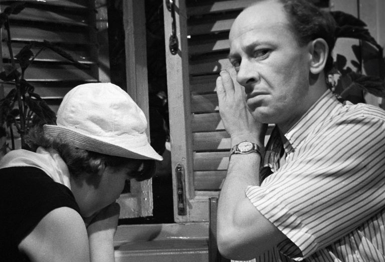 Алейникова и Евстигнеев в фильме Добро пожаловать, или посторонним вход воспрещён Алейникова и Евстигнеев в фильме Добро пожаловать, или посторонним вход воспрещён