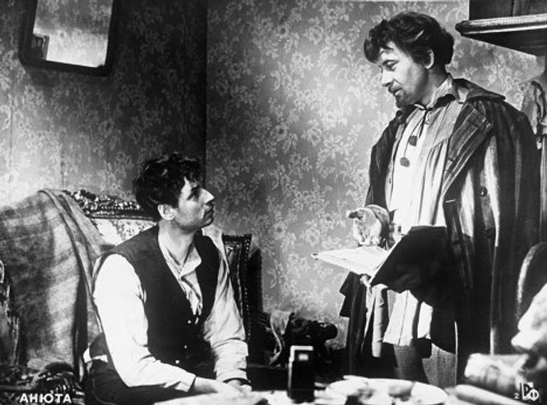 Артисты Анатолий Адоскин и Евгений Евстигнеев в кинофильме Анюта Артисты Анатолий Адоскин и Евгений Евстигнеев в кинофильме Анюта