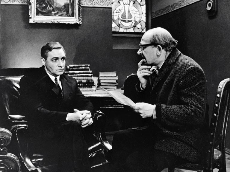 В. Тихонов в роли Штирлица и Е. Евстигнеев в роли Плейшнера в фильме Т. Лиозновой Семнадцать мгновений весны В. Тихонов в роли Штирлица и Е. Евстигнеев в роли Плейшнера в фильме Т. Лиозновой Семнадцать мгновений весны