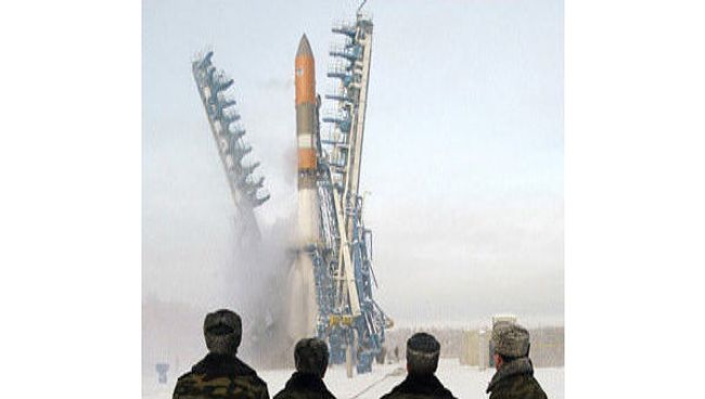 В. Путин на космодроме Плесецк во время запуска ракеты-носителя со спутником связи В. Путин на космодроме Плесецк во время запуска ракеты-носителя со спутником связи