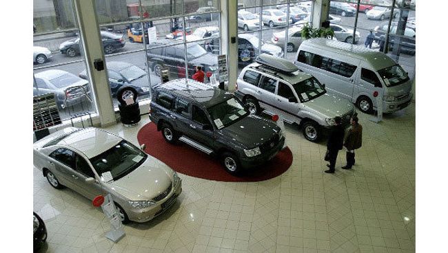 Цены на бензин подкосили прибыли Toyota Цены на бензин подкосили прибыли Toyota