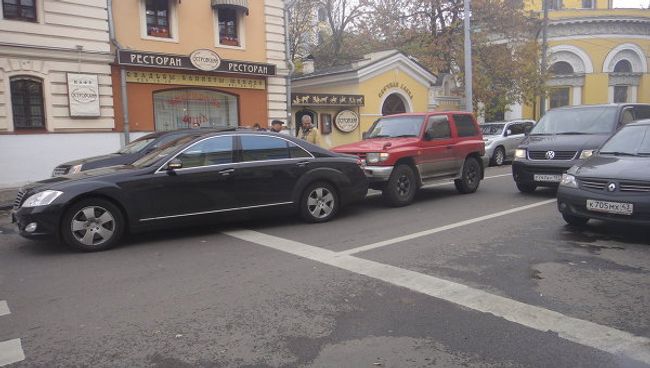Пешеходы спровоцировали ДТП на переходе в центре Москвы