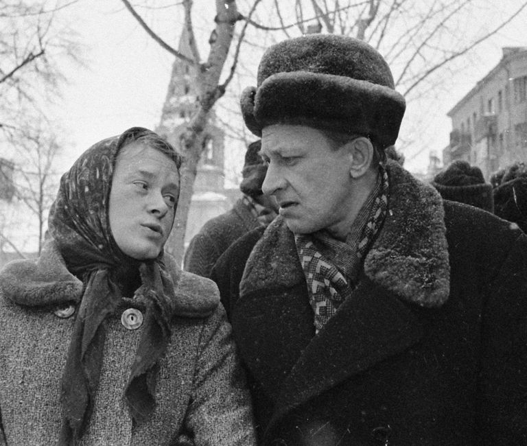 Актеры Евгений Евстигнеев и Валентина Талызина Актеры Евгений Евстигнеев и Валентина Талызина