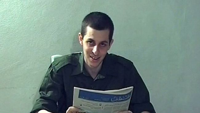 Видео изображение израильского солдата Гилада Шалита (2 октября 2009 г.) Видео изображение израильского солдата Гилада Шалита (2 октября 2009 г.)