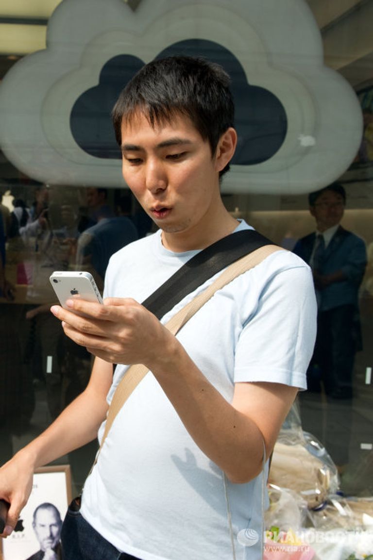 Начались продажи нового iPhone 4S Начались продажи нового iPhone 4S