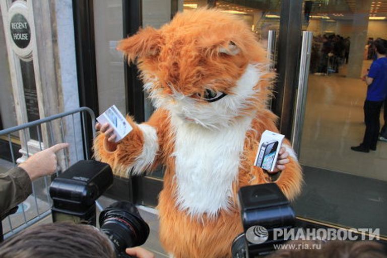 Начало продаж iPhone 4S в Лондоне Начало продаж iPhone 4S в Лондоне