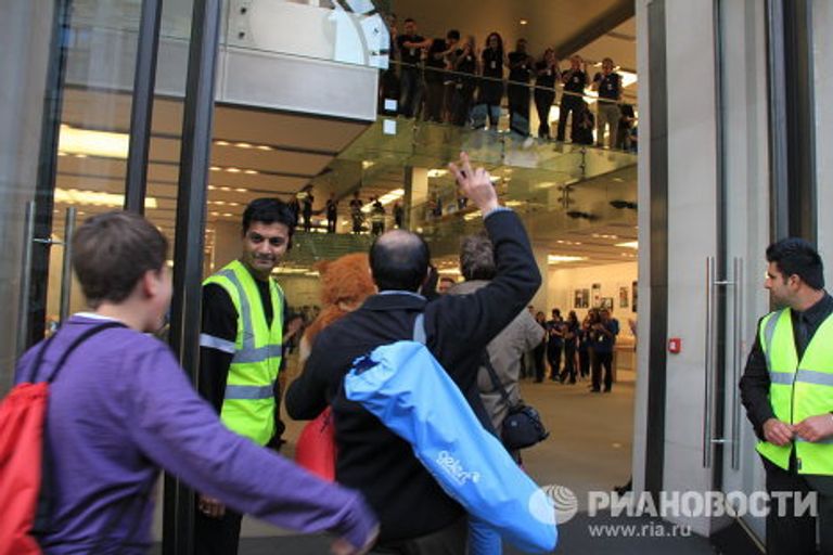 Начало продаж iPhone 4S в Лондоне Начало продаж iPhone 4S в Лондоне