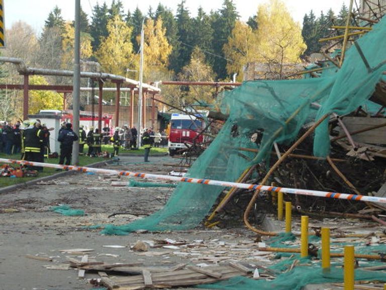 Последствия падения строительных лесов в Зеленограде Последствия падения строительных лесов в Зеленограде