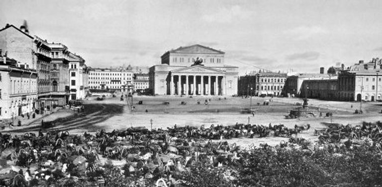 Торговые ряды на Театральной площади в Москве Торговые ряды на Театральной площади в Москве