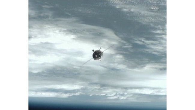 Космический грузовик Прогресс, приближающийся к МКС