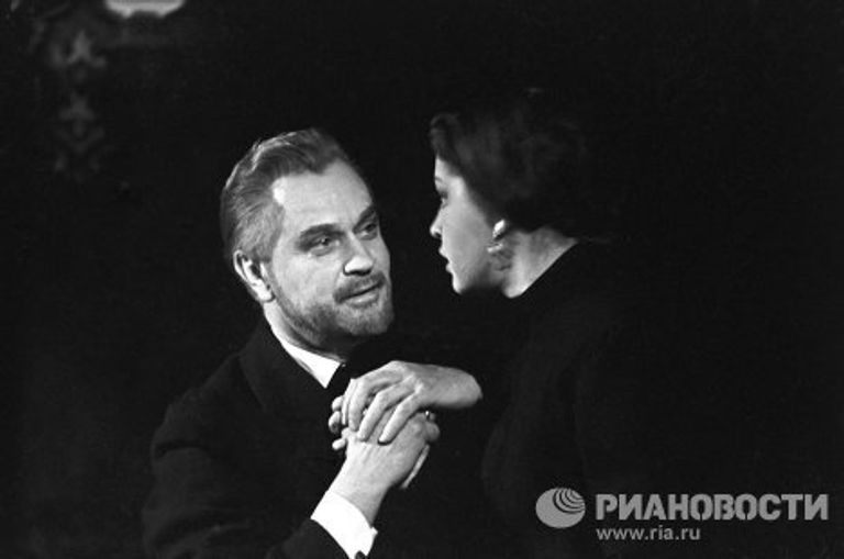 Н. Гриценко и Л. Максакова в спектакле Живой труп (1967) Н. Гриценко и Л. Максакова в спектакле Живой труп (1967)