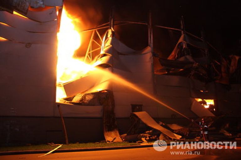 Пожар на складе автозапчастей в подмосковном поселке Томилино Пожар на складе автозапчастей в подмосковном поселке Томилино