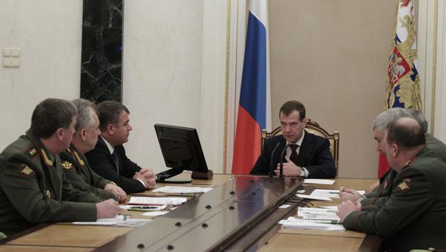 Президент РФ Д.Медведев провел совещание с руководством Минобороны Президент РФ Д.Медведев провел совещание с руководством Минобороны