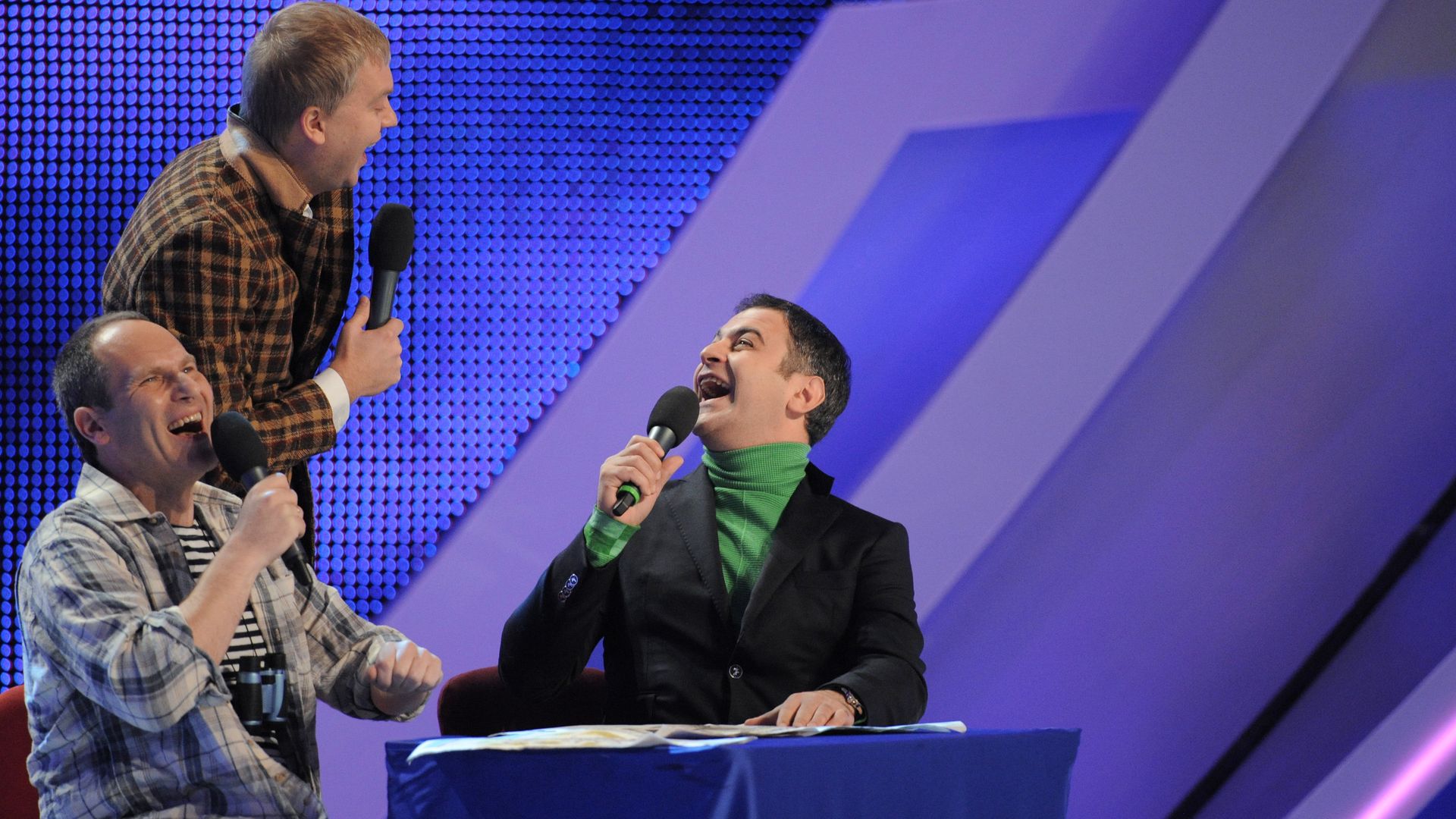 Телеведущий Михаил Шац, актер Сергей Светлаков и участник Comedy Club Гарик Мартиросян (слева направо) на юбилейной игре КВН Телеведущий Михаил Шац, актер Сергей Светлаков и участник Comedy Club Гарик Мартиросян (слева направо) на юбилейной игре КВН - РИА Новости, 1920, 08.11.2020