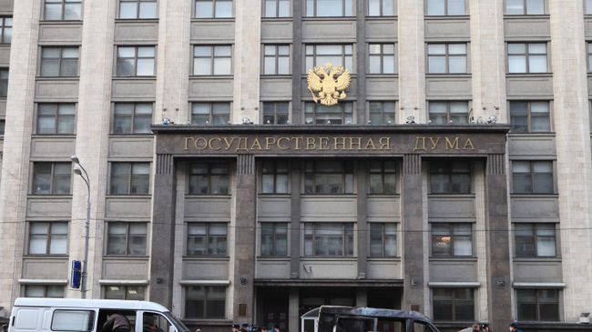 Автомобиль Газель загорелся возле здания Госдумы РФ в Москве