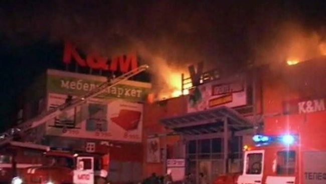 Огонь охватил торговый центр Мега под Пензой. Видео с места ЧП Огонь охватил торговый центр Мега под Пензой. Видео с места ЧП