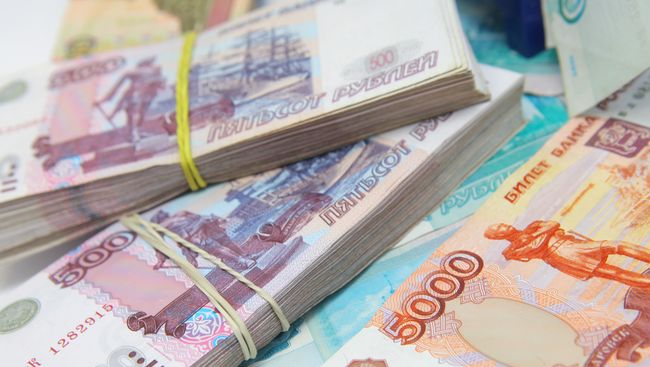Рублевые купюры разного достоинства. Архив