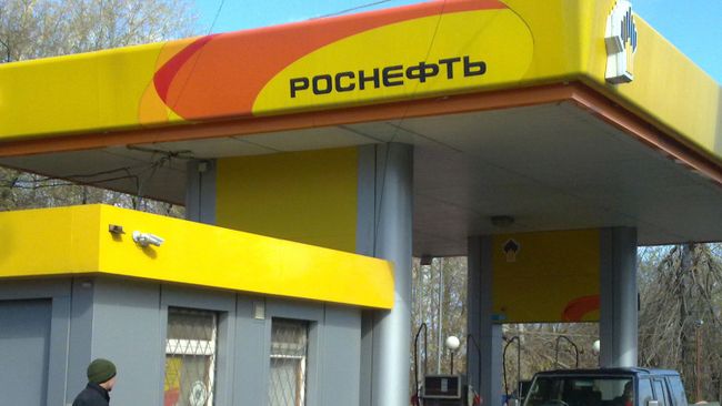Автозаправка Роснефти. Архивное фото Автозаправка Роснефти. Архивное фото