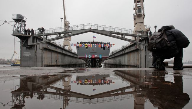 Спуск на воду фрегата ВМФ РФ. Архивное фото Спуск на воду фрегата ВМФ РФ. Архивное фото