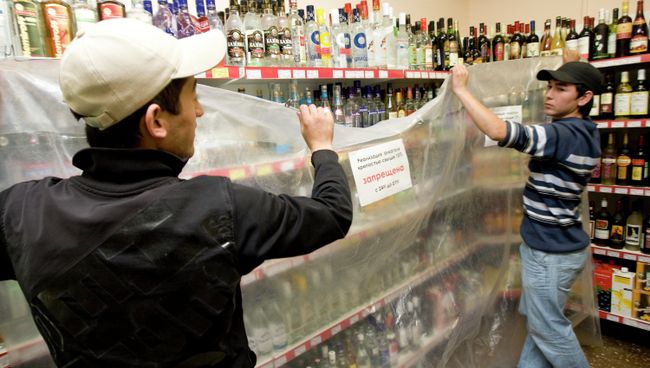Алкогольная продукция в магазине. Архивное фото Алкогольная продукция в магазине. Архивное фото