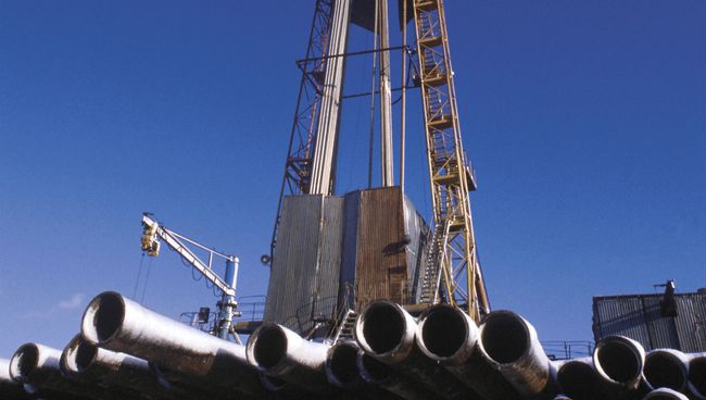 Нефтяная буровая вышка. Архивное фото