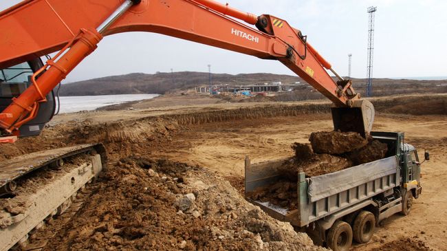 Экскаватор Hitachi в работе Экскаватор Hitachi в работе