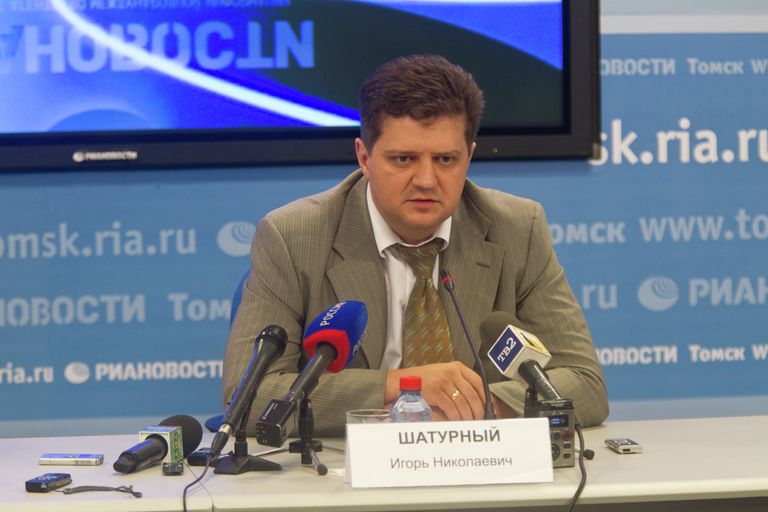 Заместитель губернатора по строительству, ЖКХ, дорожному комплексу, ГО и ЧС Игорь Шатурный. Заместитель губернатора по строительству, ЖКХ, дорожному комплексу, ГО и ЧС Игорь Шатурный.