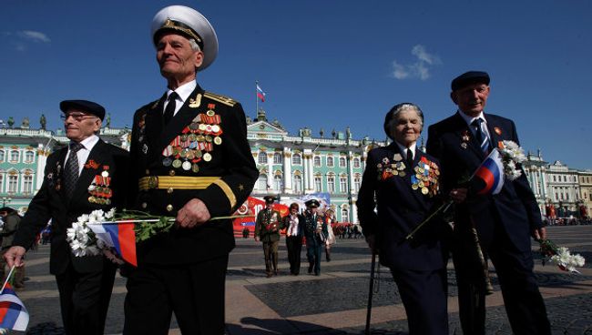 Военный парад в Санкт-Петербурге, посвященный Дню Победы. Архив