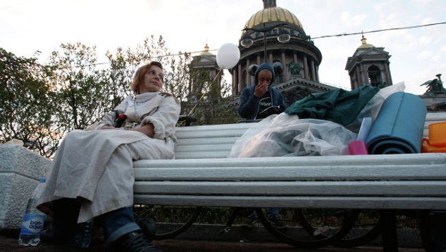 Лагерь протестующих на Исаакиевской площади в Санкт-Петербурге. Архив Лагерь протестующих на Исаакиевской площади в Санкт-Петербурге. Архив