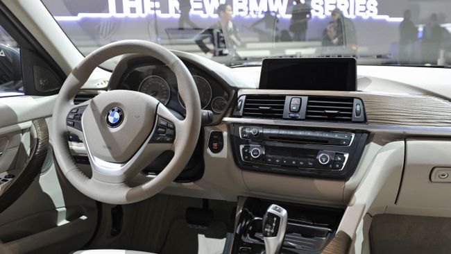 Концерн BMW представил новое поколение седана 3-й серии Концерн BMW представил новое поколение седана 3-й серии