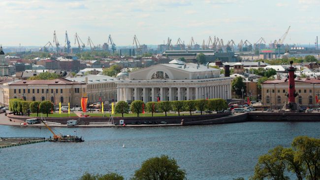 Здание Биржи в Санкт-Петербурге