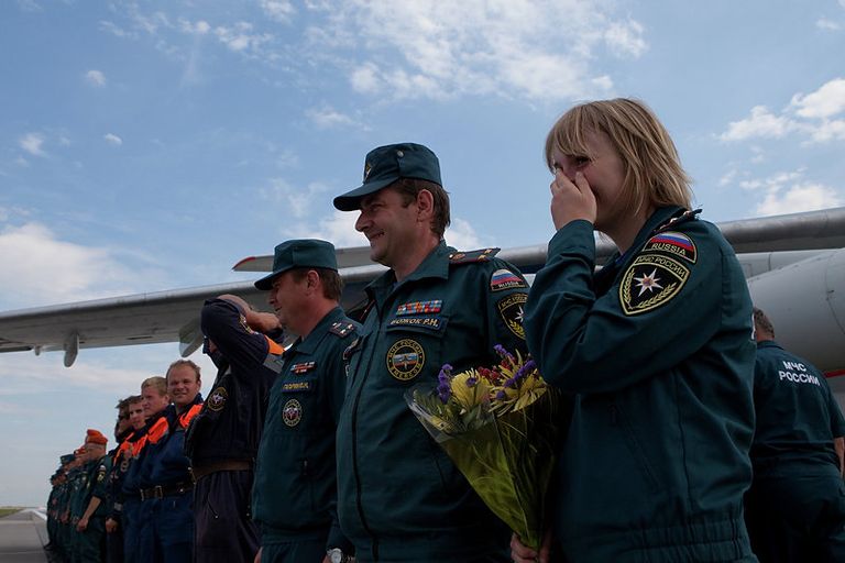 Возвращение отряда МЧС Петербурга из Краснодарского края Возвращение отряда МЧС Петербурга из Краснодарского края