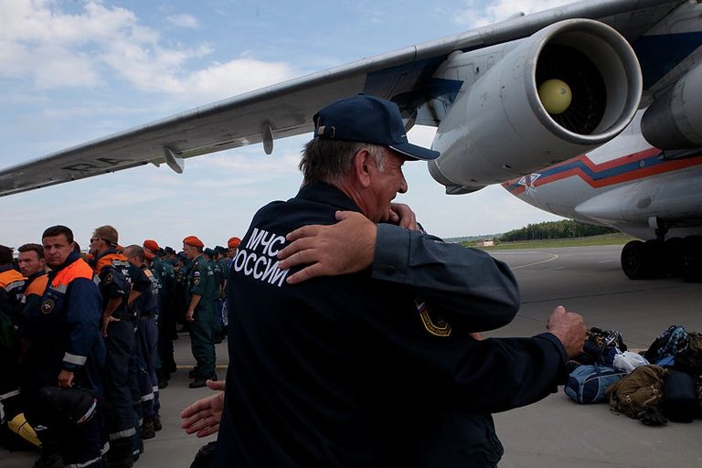 Возвращение отряда МЧС Петербурга из Краснодарского края Возвращение отряда МЧС Петербурга из Краснодарского края