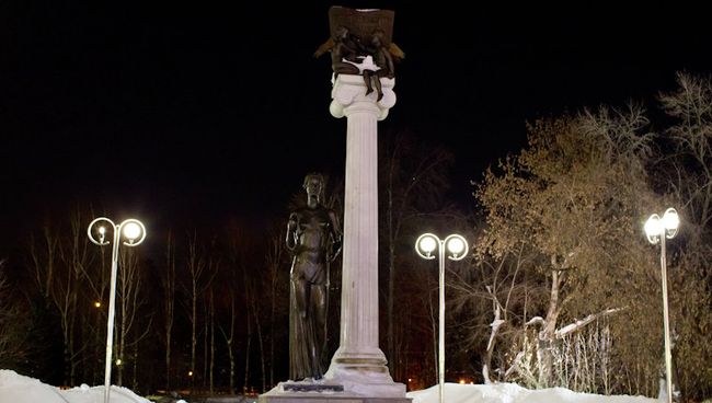 Памятник Святой Татьяне в Томске, архивное фото Памятник Святой Татьяне в Томске, архивное фото
