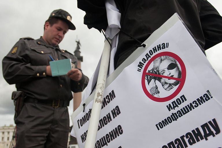 Пикет против концерта Мадонны