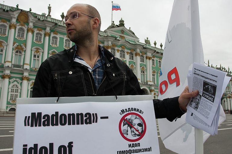 Пикет против концерта Мадонны