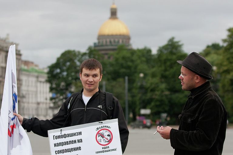 Пикет против концерта Мадонны