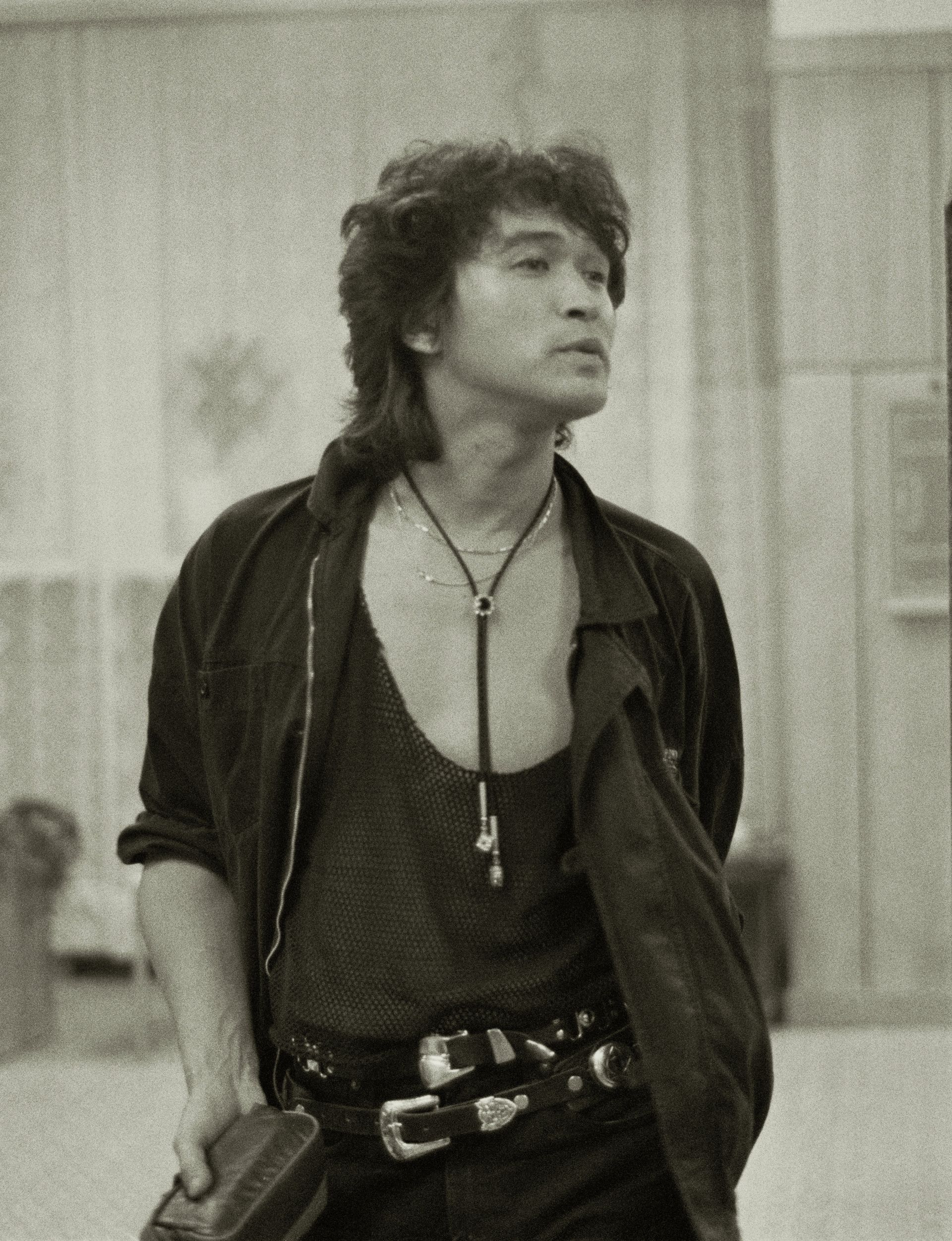 Виктор Цой перед концертом. 1990 год Виктор Цой перед концертом. 1990 год - РИА Новости, 1920, 17.04.2025