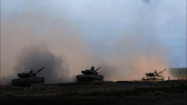 Учения танкистов. Архивное фото Учения танкистов. Архивное фото