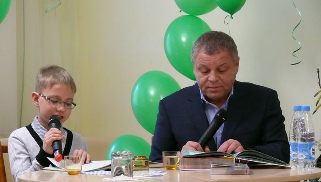 Владимир Жидких прочитал в областной детско-юношеской библиотеке сказку детям Владимир Жидких прочитал в областной детско-юношеской библиотеке сказку детям