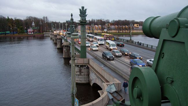 Движение транспорта в Петербурге 