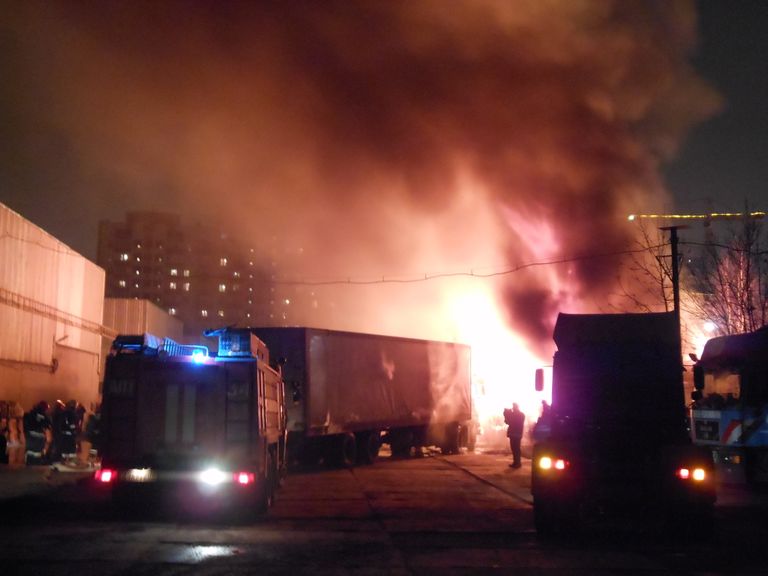 Пожар на складе в Калининском районе Пожар на складе в Калининском районе