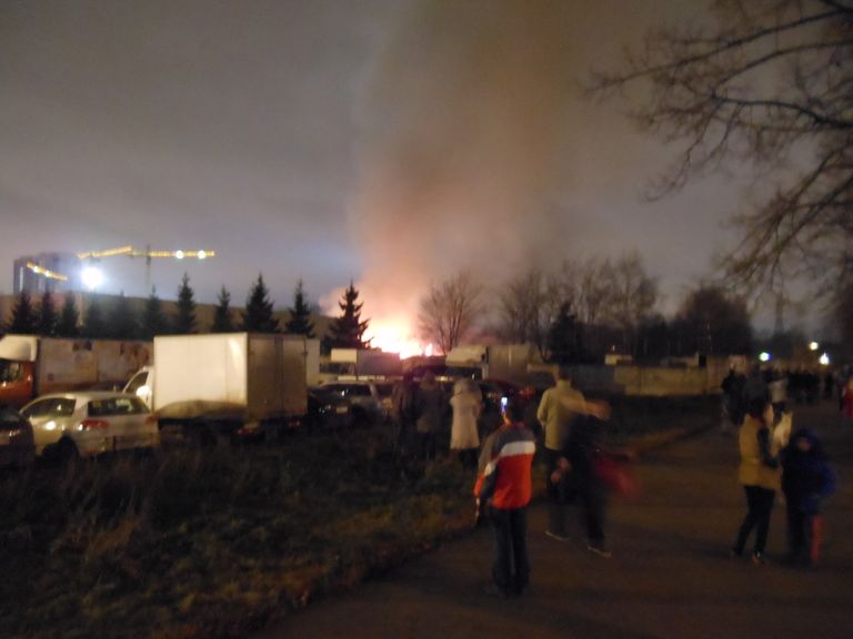 Пожар на складе в Калининском районе Пожар на складе в Калининском районе