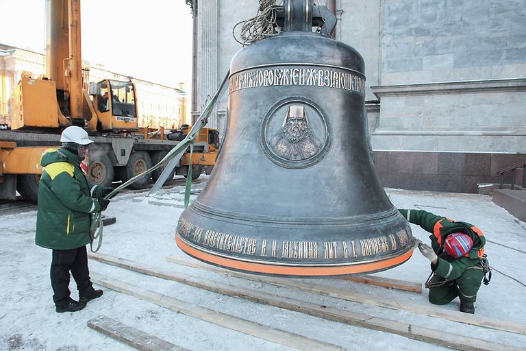 Установка колокола на Исаакиевском соборе Установка колокола на Исаакиевском соборе