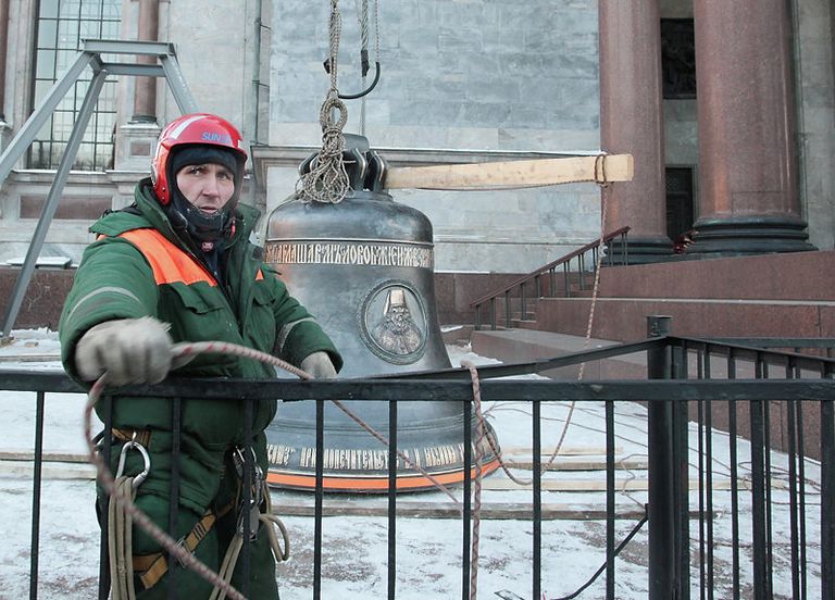 Установка колокола на Исаакиевском соборе Установка колокола на Исаакиевском соборе