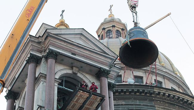 Установка колокола на Исаакиевском соборе Установка колокола на Исаакиевском соборе
