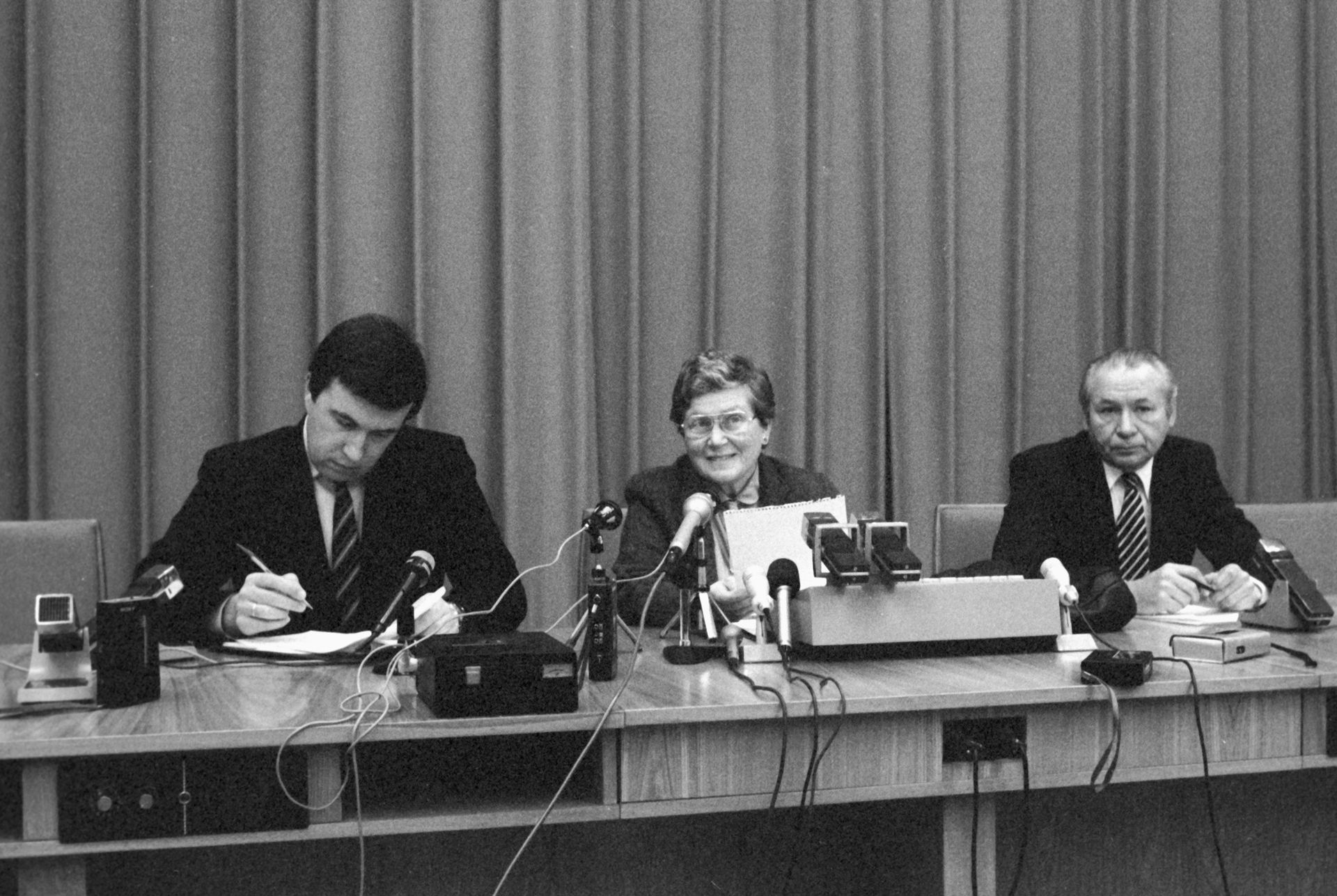 Встреча С. И. Аллилуевой с советскими и иностранными журналистами - РИА Новости, 1920, 25.08.2025