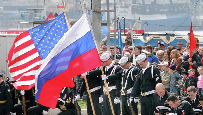Флаги России и США. Архивное фото